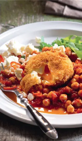 Cizrna v rajčatové omáčce s vejci v trojobalu