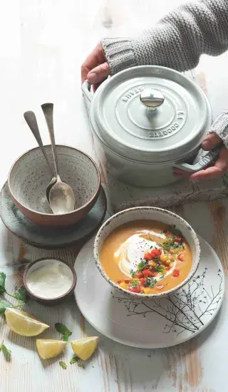 Čočková polévka po arménsku se sušenými meruňkami