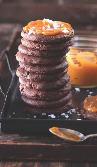 Čokoládové sušenky s karamelovou čepicí