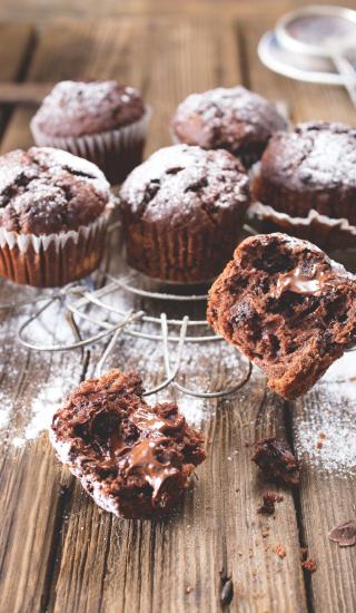 Čokoládové muffiny s banánem a kokosem