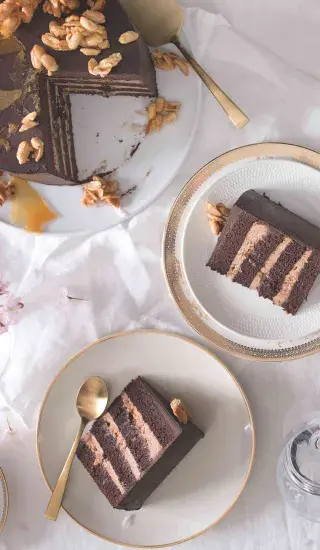 Čokoládovo-karamelový dort se slanými arašídy