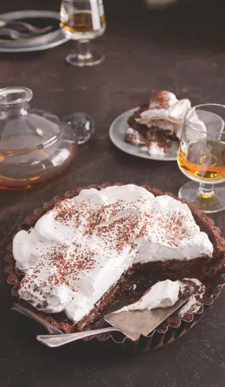 Čokoládový koláč s pusinkovou čepicí