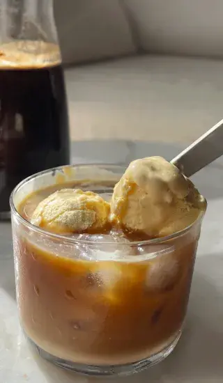 Affogato latte s Baileys