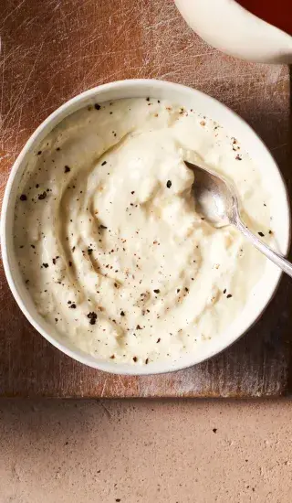 Studená křenová omáčka