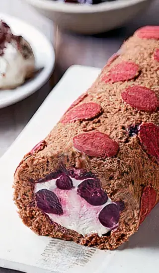 Schwarzwaldská zmrzlinová roláda