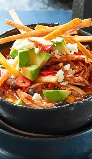 Mexická kuřecí polévka s tortillou