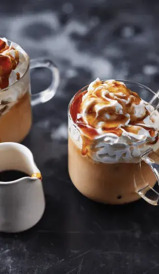 Ledová káva s karamelem