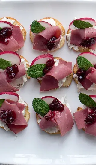 Crostini s hovězí šunkou