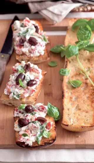 Crostini s dipem z fety