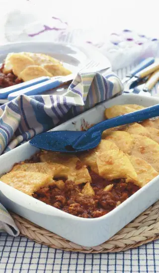 Kořeněný polentovo-masový koláč