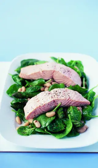 Chřest, losos a špenát