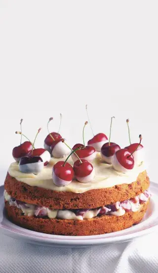 Piškotový dort s třešněmi 