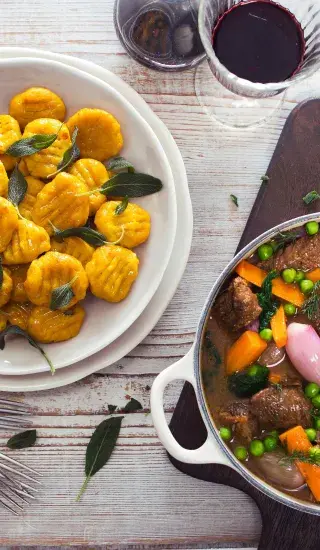 Dušené hovězí s koprem a s dýňovými noky