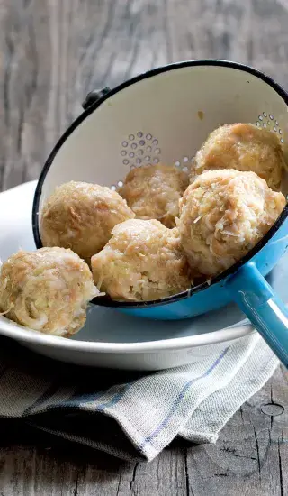 Knedlíky z brambor a rohlíků