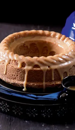 Banánová bábovka s karamelovou polevou