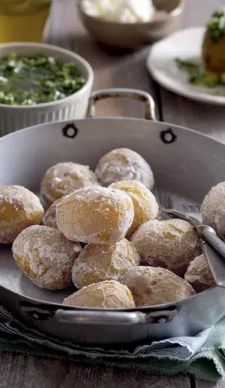 Brambory na loupačku s omáčkou pebre