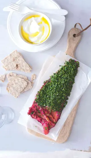 Gravlax s dipem z kozího sýra