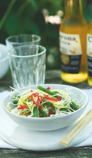 Salát s mangem a papájou