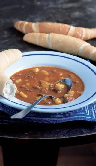 Gulášová polévka 