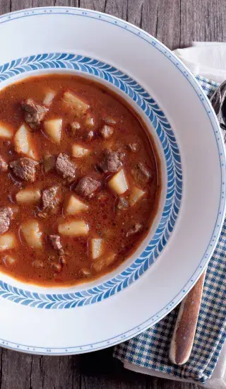 Vydatná gulášová polévka