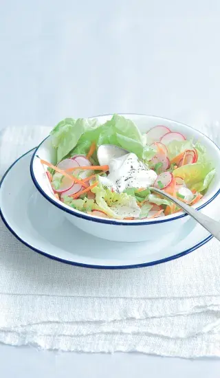 Hlávkový salát s ředkvičkami