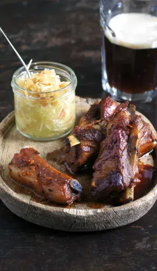 Pečená vepřová žebírka s jablečným křenem