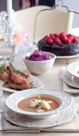 Hovězí consommé Sarah Bernhardt s nočky