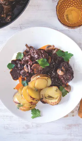 Hovězí oháňka na víně