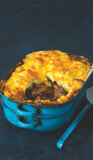 Hovězí ragú s pivem Guinness a čedarovou kaší