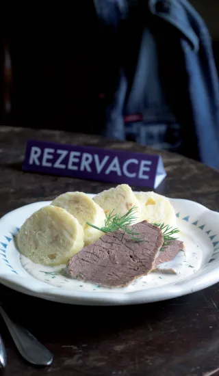 Hovězí s koprovou omáčkou