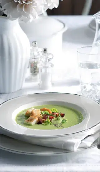 Hráškový krém s krutony a osmaženou slaninou