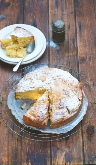 Hrnkový hruškový koláč