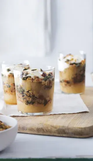 Jablečná svačinka (granola s jablečným pyré)