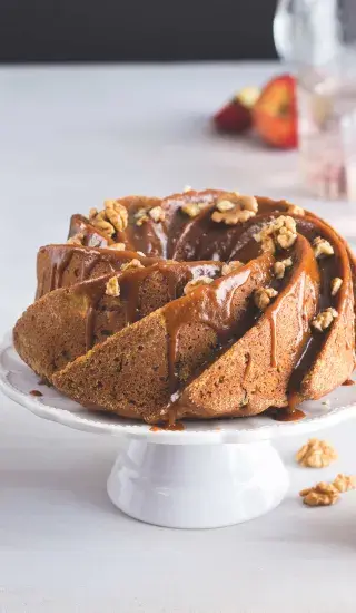 Jablková bábovka s ořechy