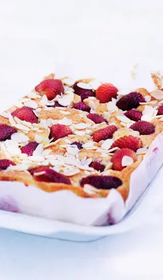 Jahodová bublanina s mandlemi