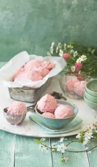 Jahodová zmrzlina s balzamikovým octem 