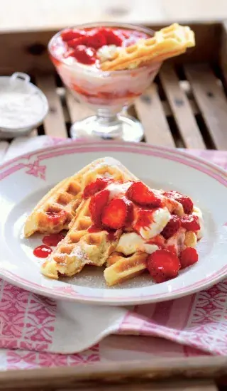 Jahodové vafle s jogurtem