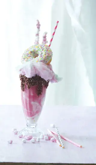 Jahodový freakshake