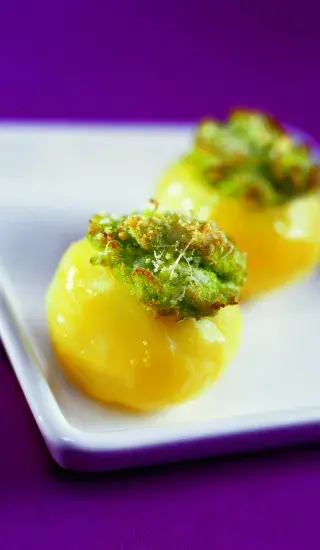 Plněné brambůrky s parmezánem