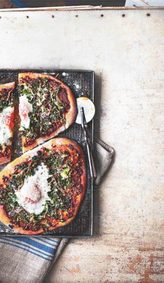 Jednoporcové pizzy s kadeřávkem a vejci