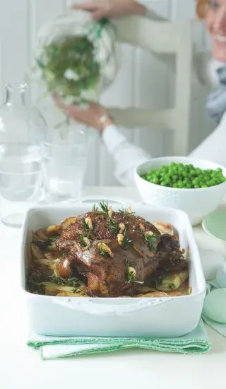 Pomalu pečená jehněčí kýta & brambory boulangère