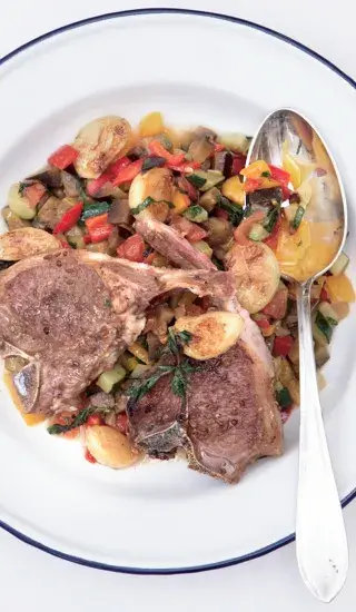 Jehněčí kotlety s marockým kořením a ratatouille