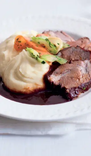 Jehněčí plec na víně