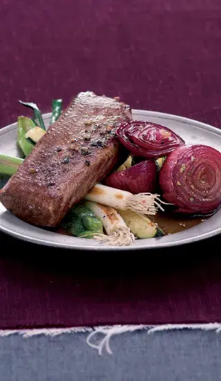 Jehněčí s krustou z javorového sirupu a pepře