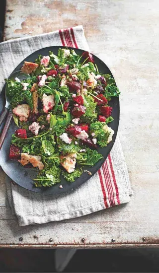 Kadeřávkovo-řepný salát s fetou