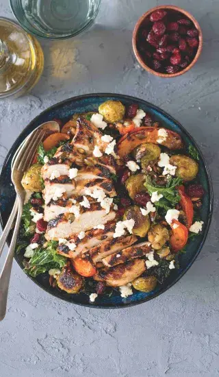 Kadeřávkový salát s kuřetem