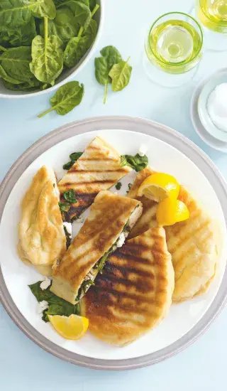 Kapsy se špenátem a fetou