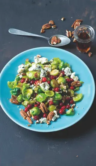 Kapustičky s klikvou, ořechy a modrým sýrem