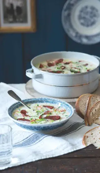 Kapustová polévka s klobásou