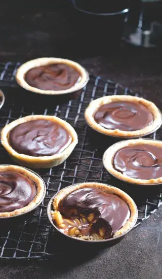 Tartaletky s čokoládou a slaným karamelem
